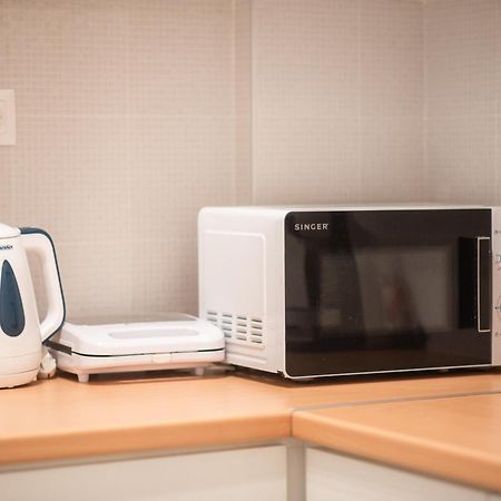 Urban Comfort Apt Near Downtown Атина Екстериор снимка