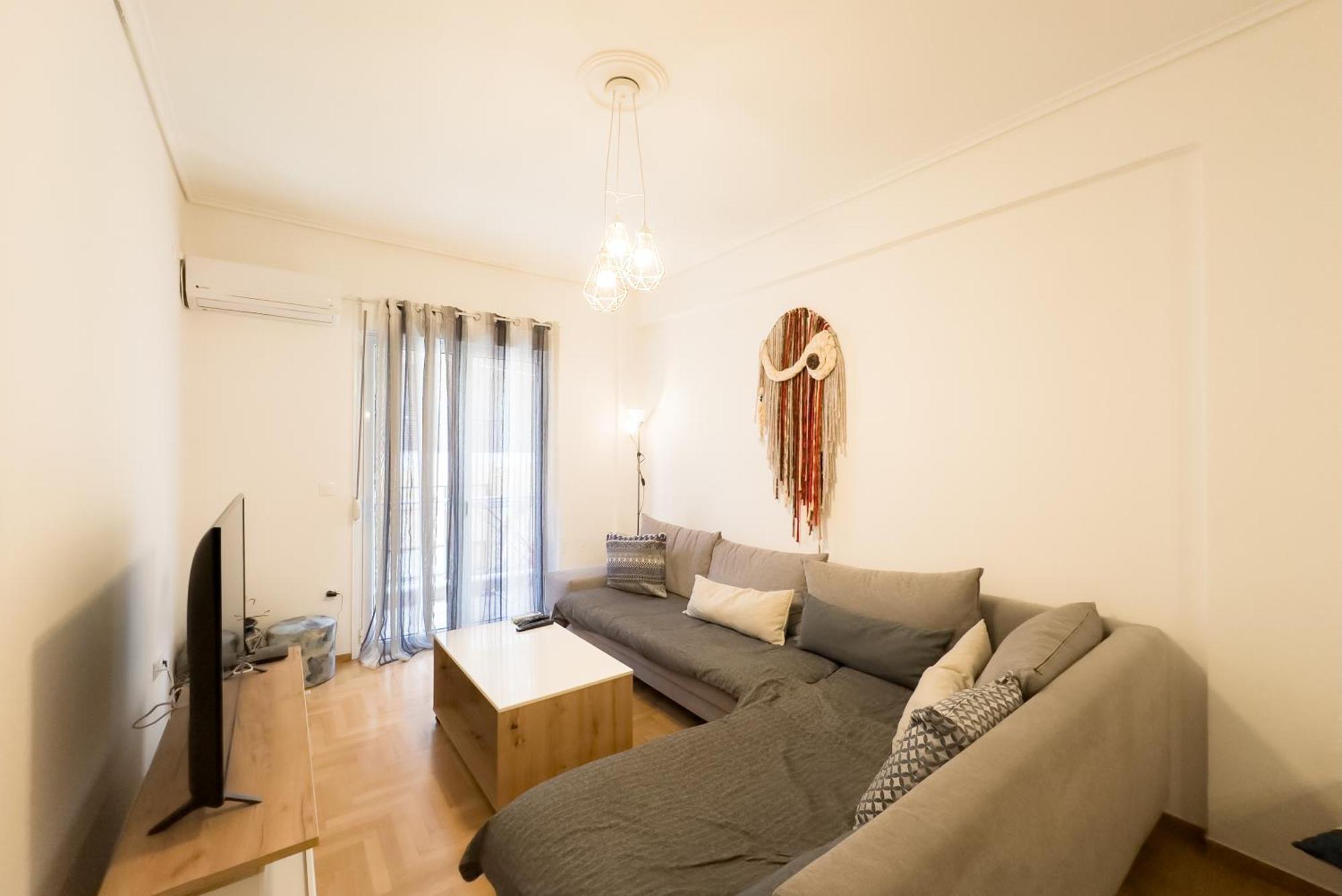 Urban Comfort Apt Near Downtown Атина Екстериор снимка