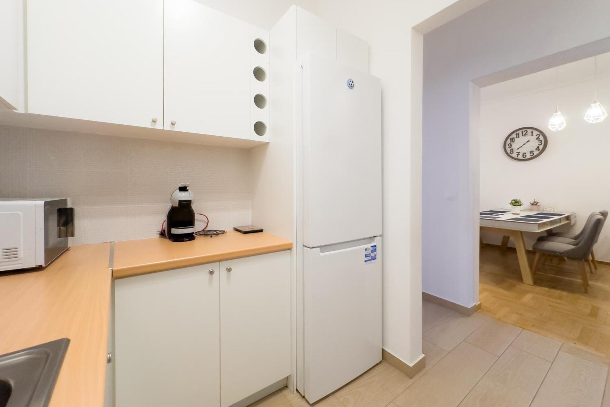 Urban Comfort Apt Near Downtown Атина Екстериор снимка