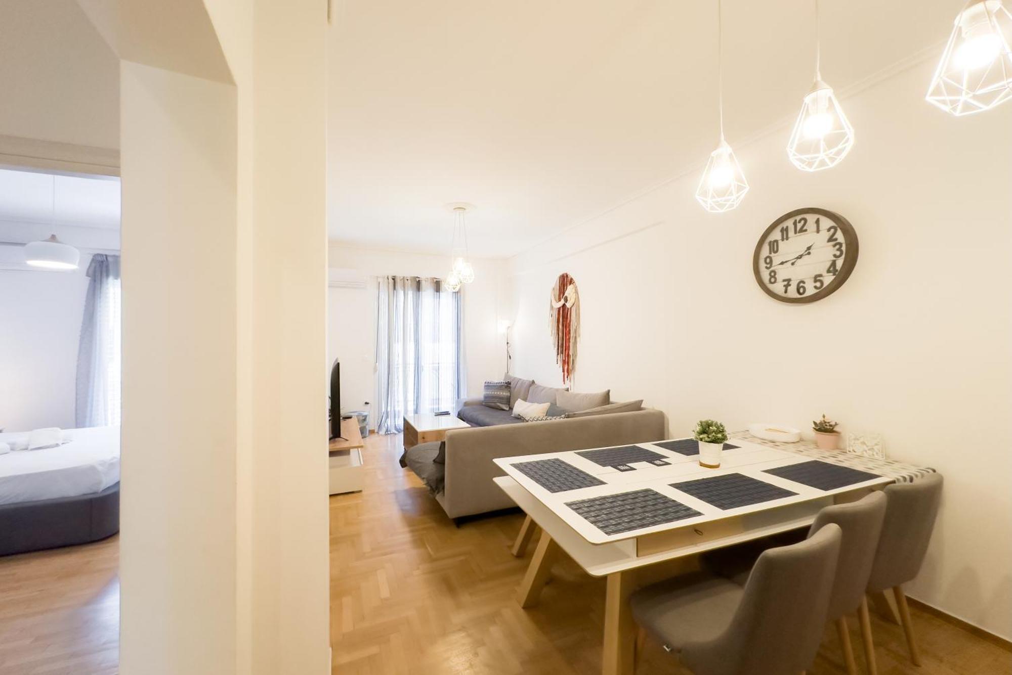 Urban Comfort Apt Near Downtown Атина Екстериор снимка