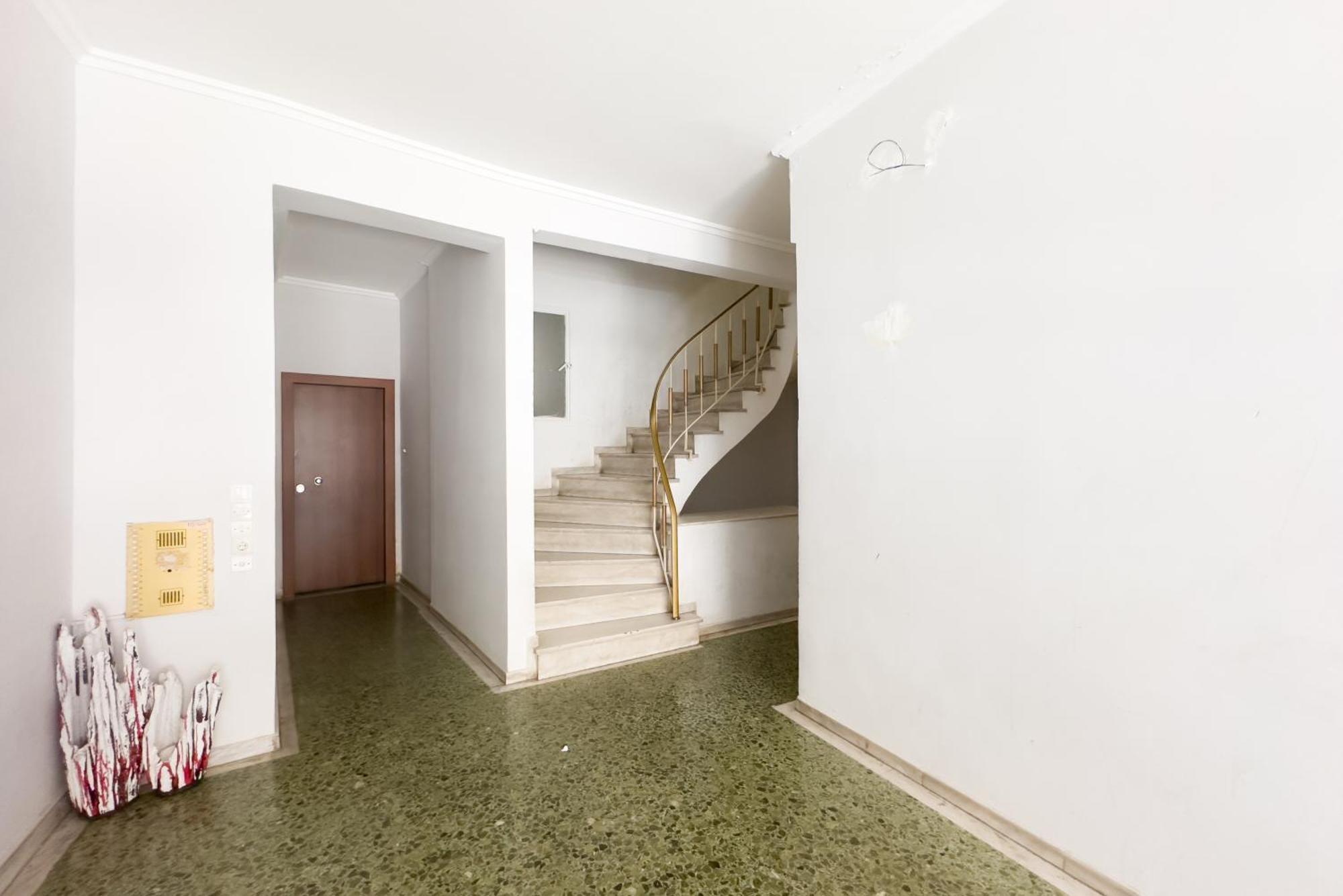 Urban Comfort Apt Near Downtown Атина Екстериор снимка