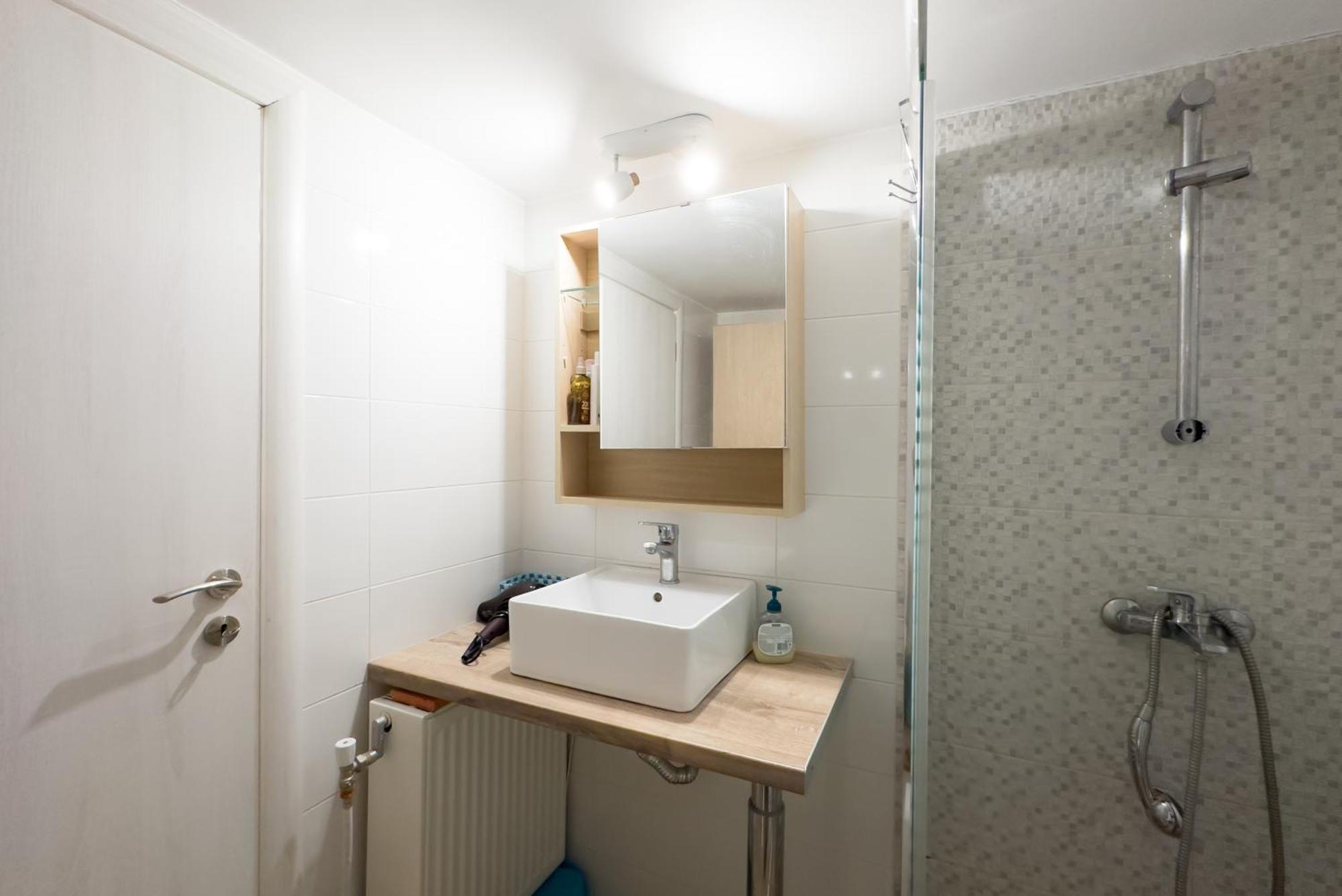 Urban Comfort Apt Near Downtown Атина Екстериор снимка