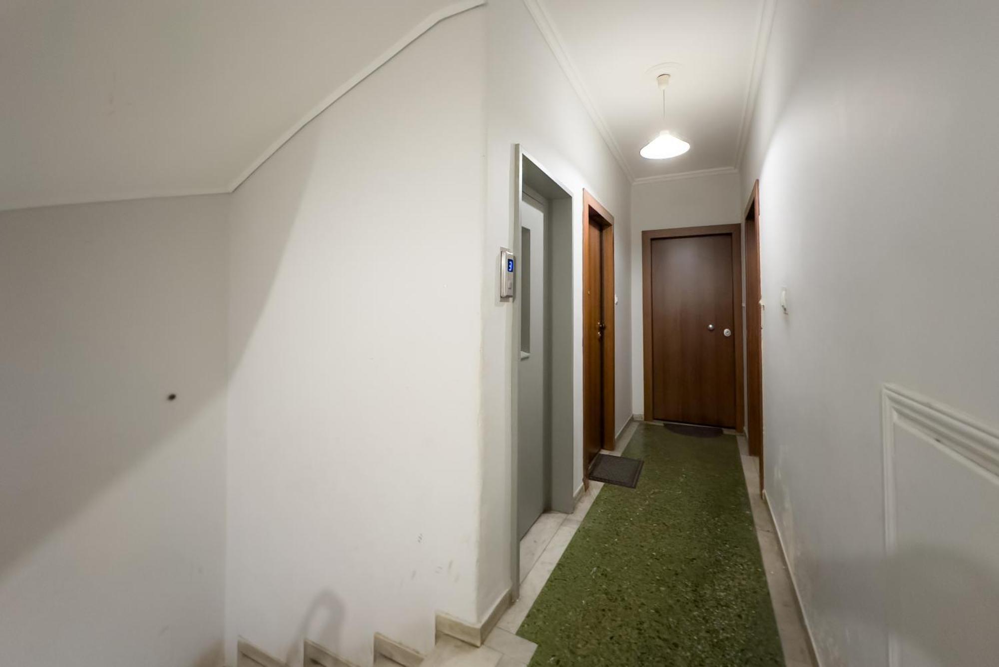 Urban Comfort Apt Near Downtown Атина Екстериор снимка