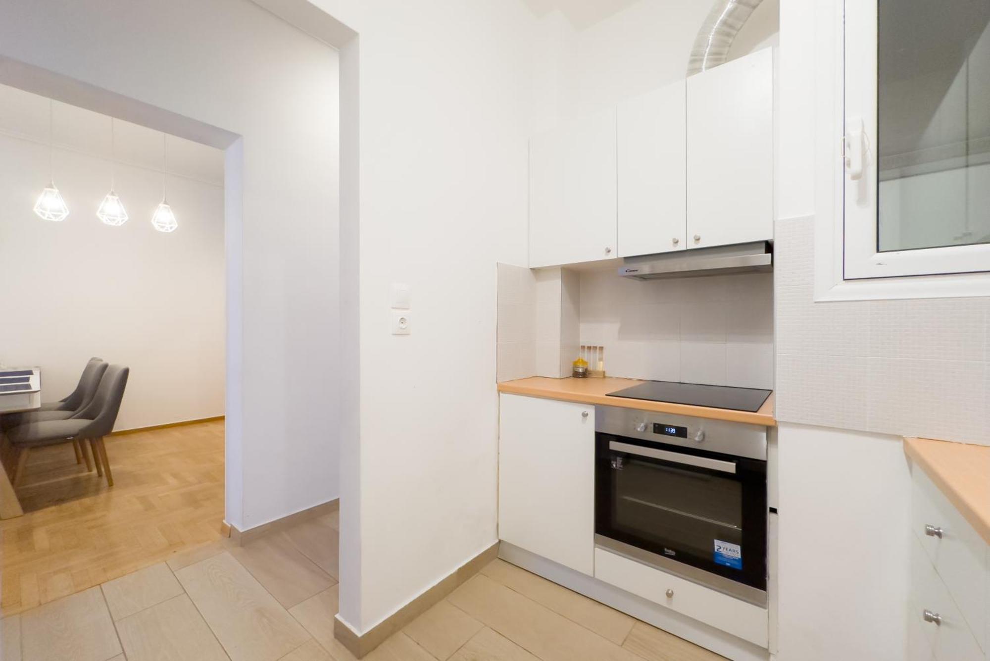 Urban Comfort Apt Near Downtown Атина Екстериор снимка