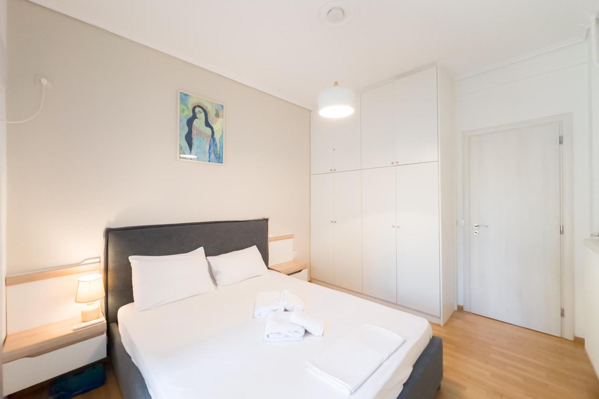 Urban Comfort Apt Near Downtown Атина Екстериор снимка