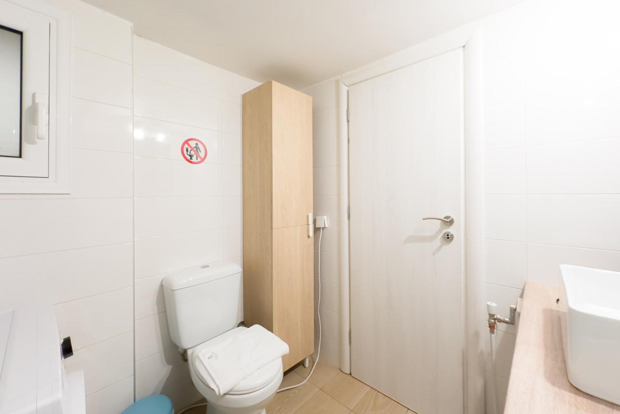 Urban Comfort Apt Near Downtown Атина Екстериор снимка