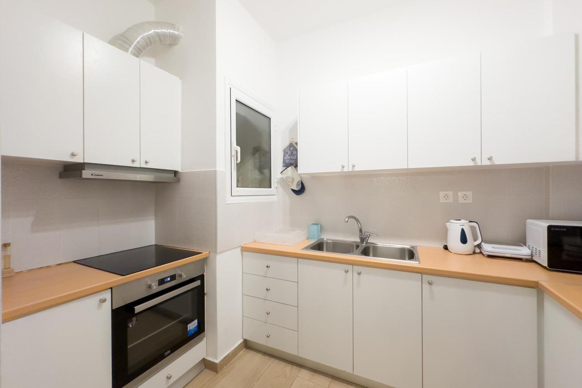 Urban Comfort Apt Near Downtown Атина Екстериор снимка